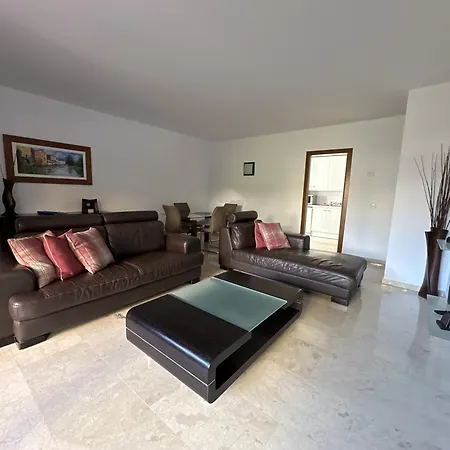 Appartement Spacious Ground Floor *